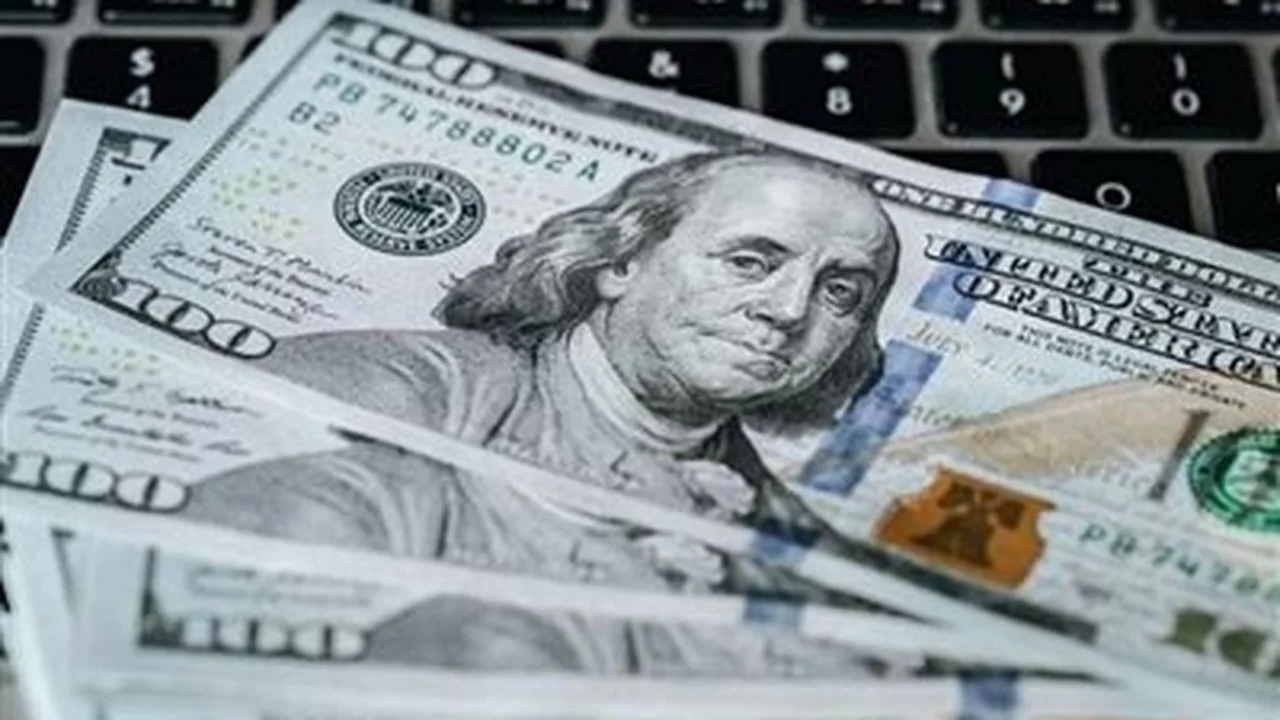 تحركات سعر الدولار مقابل الجنيه في البنوك المصرية خلال التعاملات الجارية